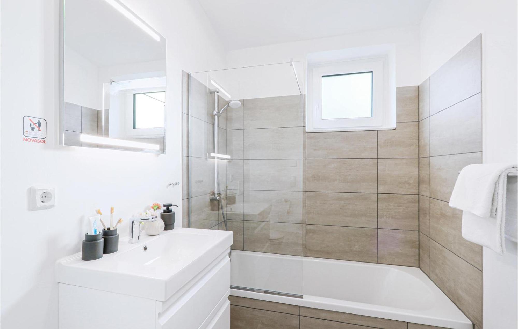 3 Bedroom Awesome Home In Lembruch-Duemmer See Extérieur photo